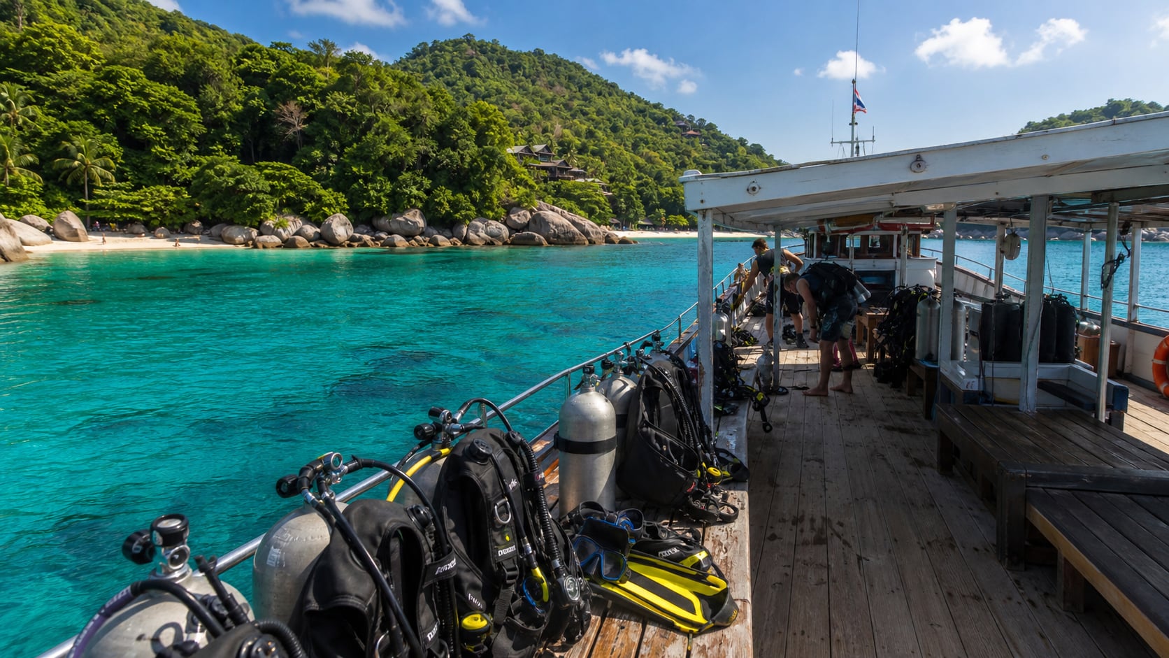 Fun Dive Koh Tao Preise – Taucher am Riff bei Chumphon Pinnacle, Koh Tao Thailand